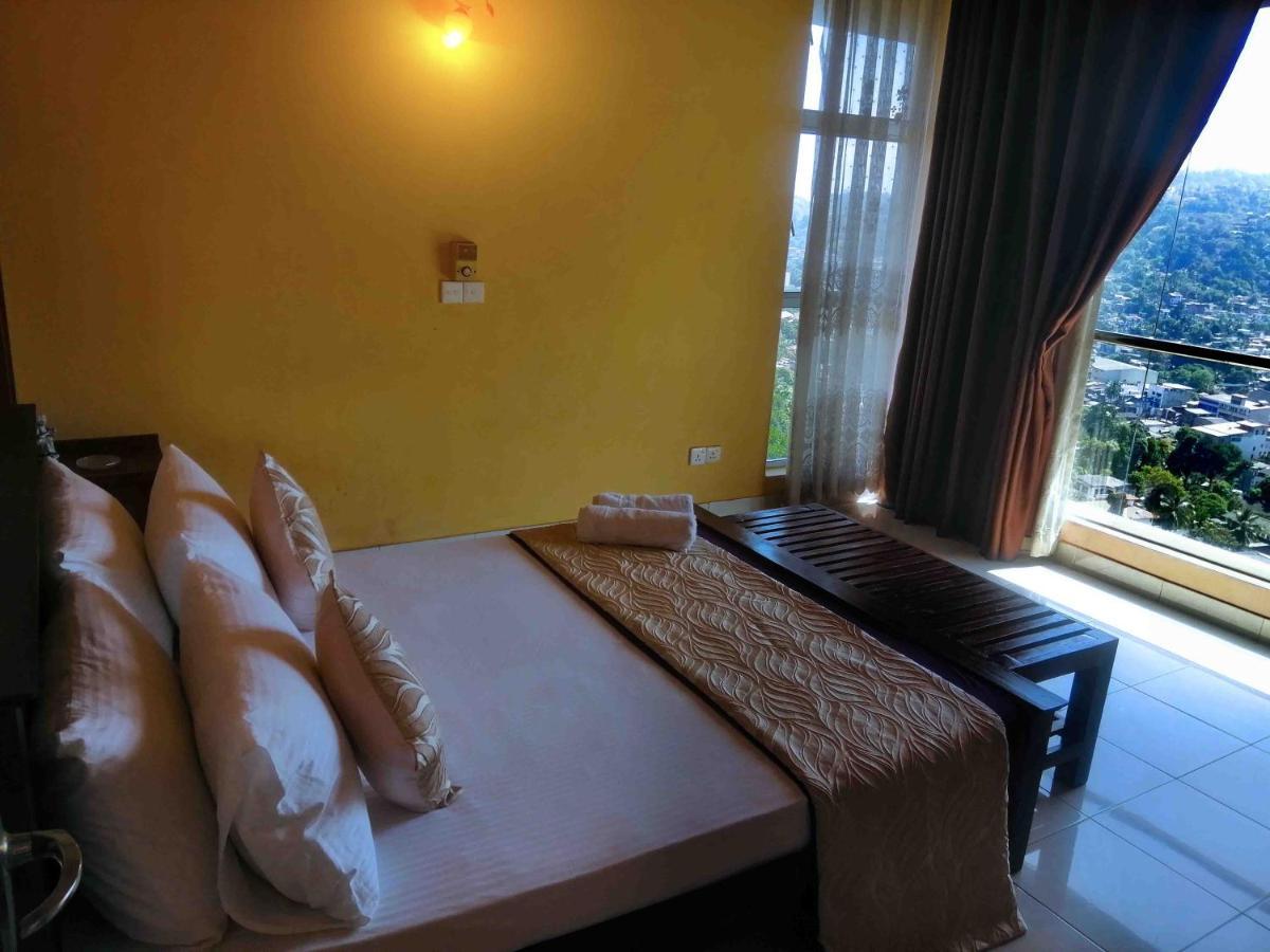 Sky Valley Hotel Канди Екстериор снимка