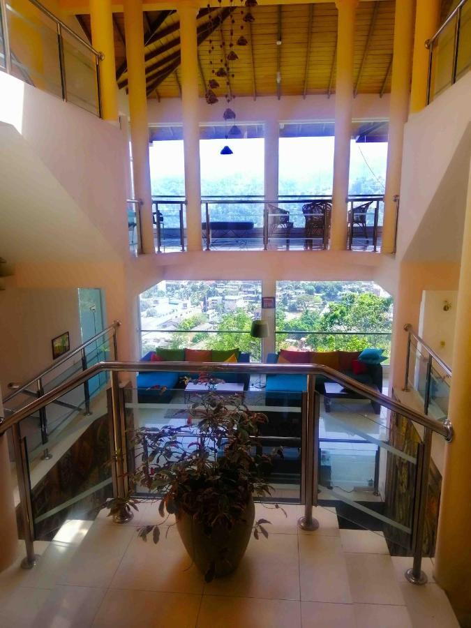 Sky Valley Hotel Канди Екстериор снимка