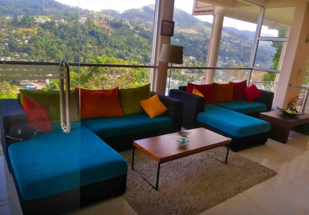 Sky Valley Hotel Канди Екстериор снимка