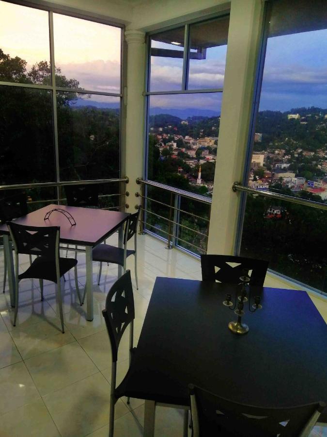 Sky Valley Hotel Канди Екстериор снимка