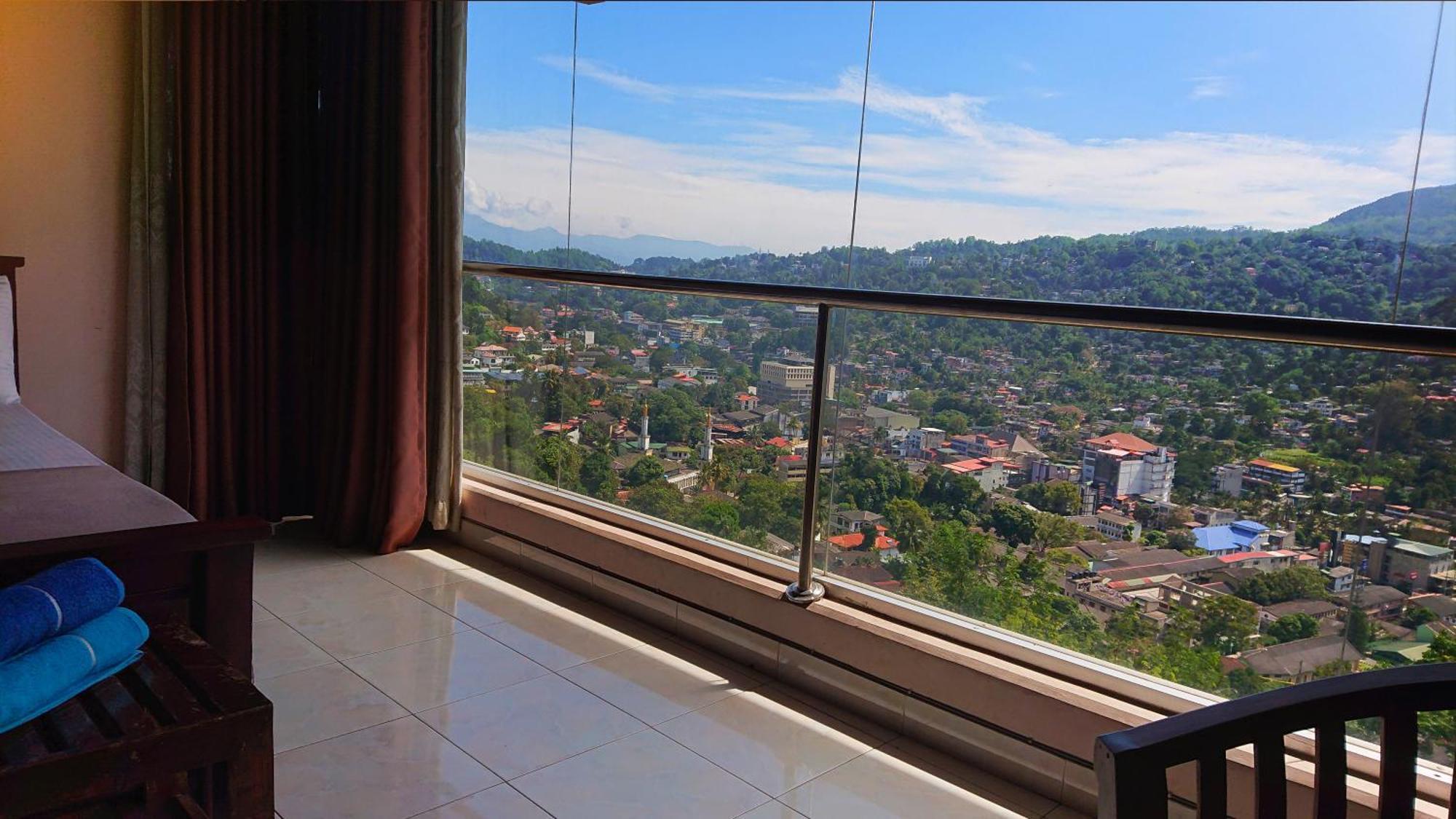 Sky Valley Hotel Канди Екстериор снимка